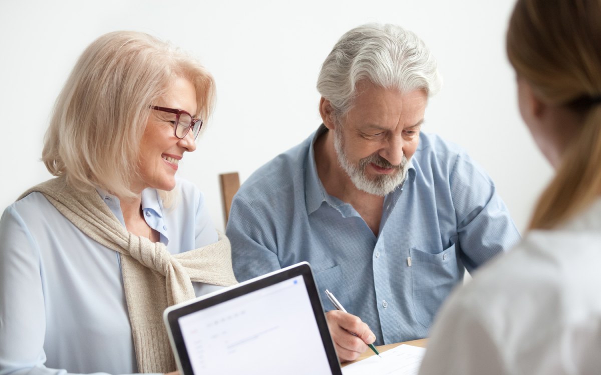 How to choose the right travel insurance for seniors