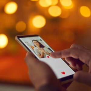 7 Do’s and Don’ts of Looking Someone Up Before a Blind Date